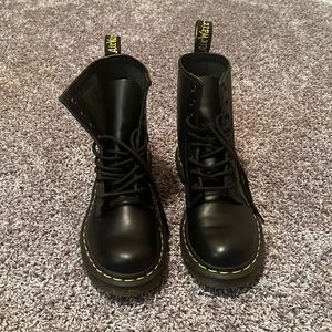 Dr. Marten 1460 women’s smooth leather lace up boots